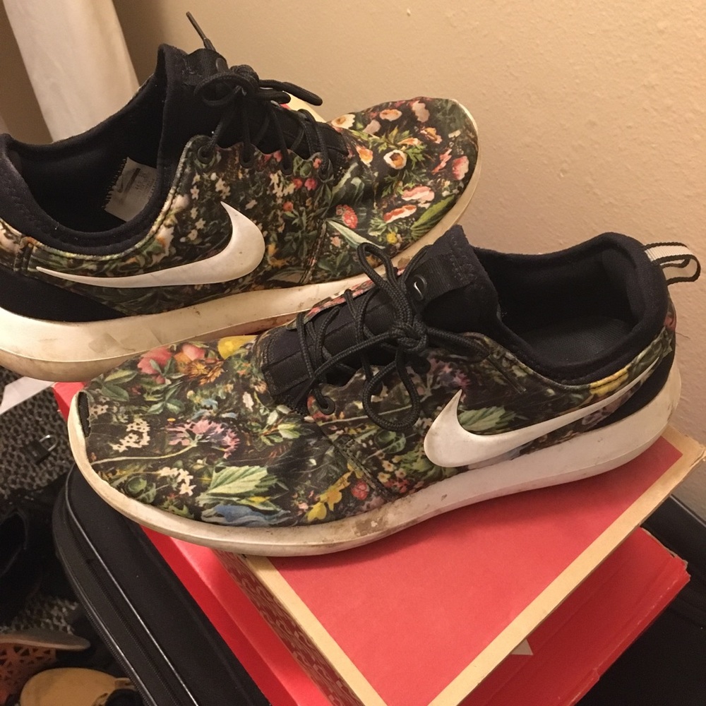 Floral Nike